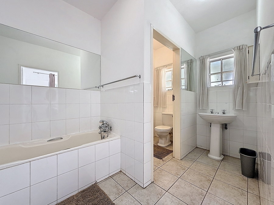 5 Bedroom Property for Sale in Silver Lakes Golf Estate Gauteng