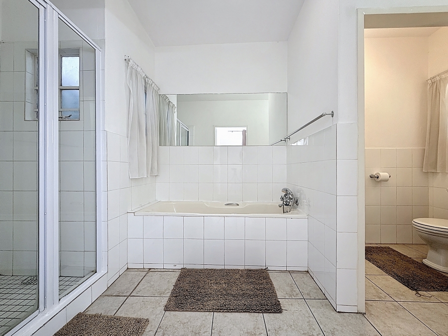 5 Bedroom Property for Sale in Silver Lakes Golf Estate Gauteng