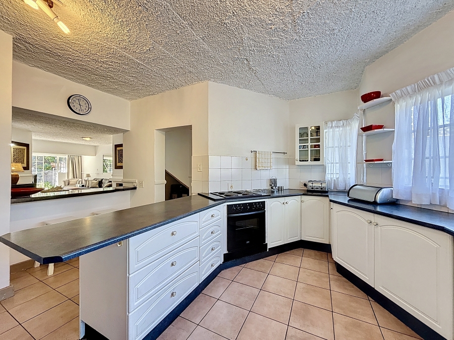 5 Bedroom Property for Sale in Silver Lakes Golf Estate Gauteng