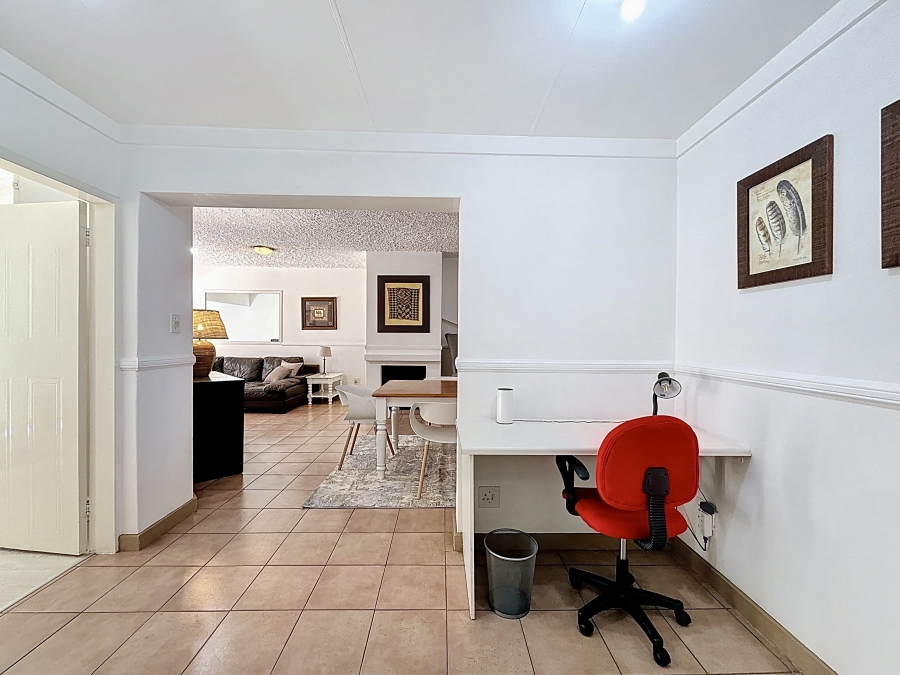 5 Bedroom Property for Sale in Silver Lakes Golf Estate Gauteng