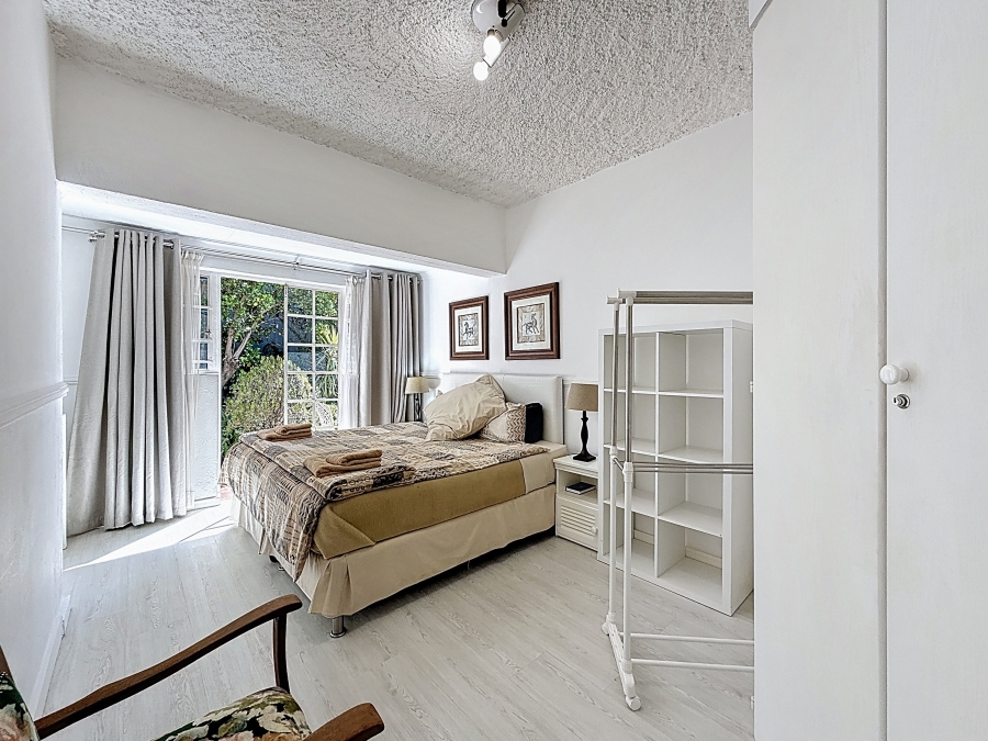 5 Bedroom Property for Sale in Silver Lakes Golf Estate Gauteng