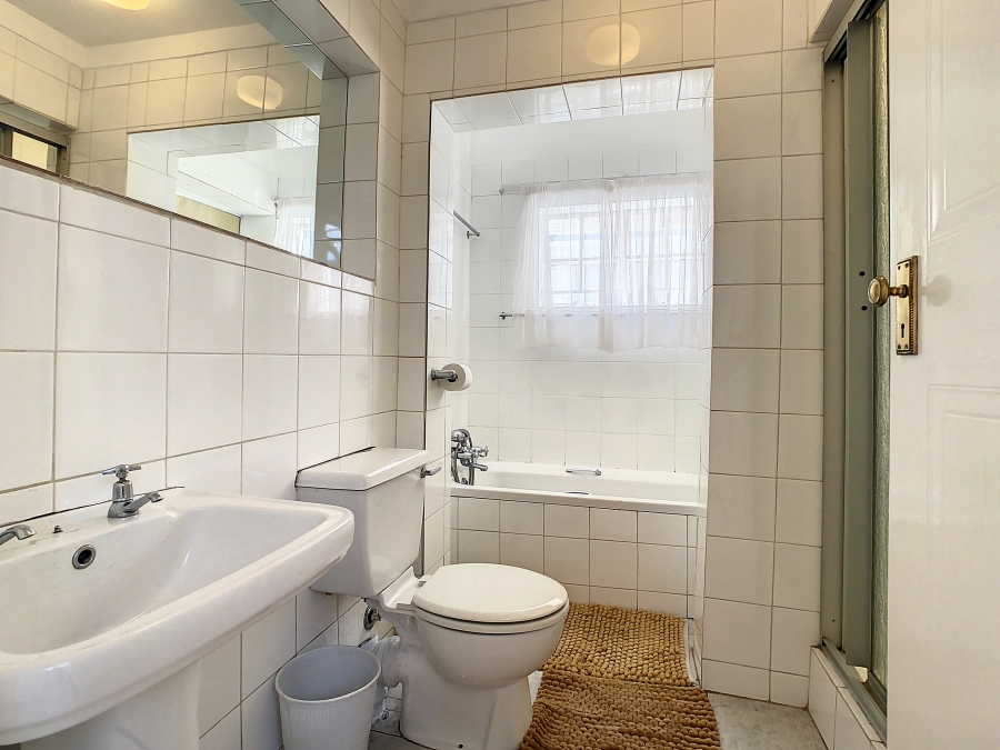 5 Bedroom Property for Sale in Silver Lakes Golf Estate Gauteng