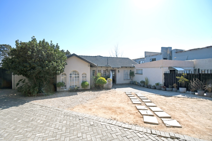 4 Bedroom Property for Sale in Bloubosrand Gauteng