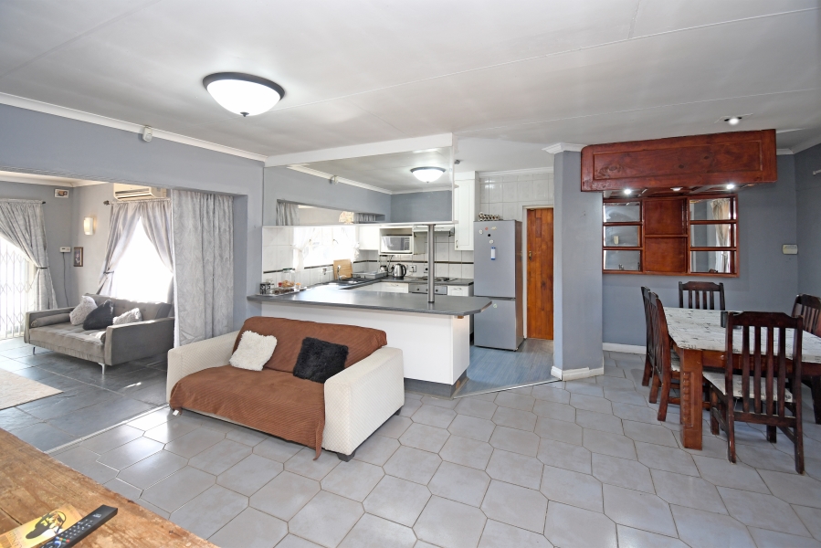 4 Bedroom Property for Sale in Bloubosrand Gauteng