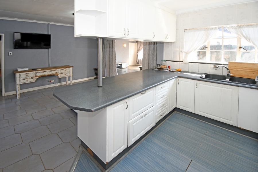 4 Bedroom Property for Sale in Bloubosrand Gauteng