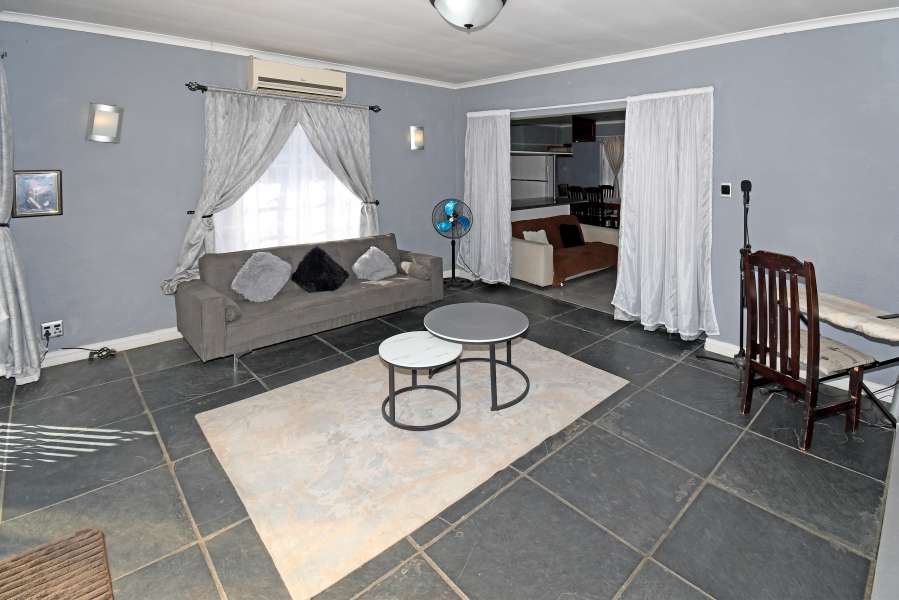4 Bedroom Property for Sale in Bloubosrand Gauteng