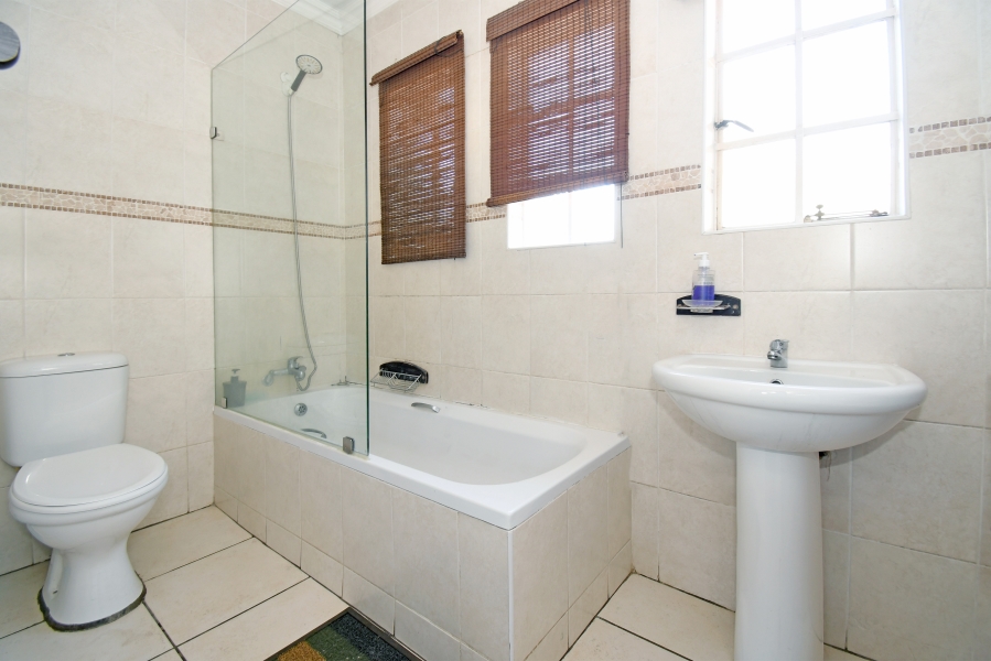 4 Bedroom Property for Sale in Bloubosrand Gauteng