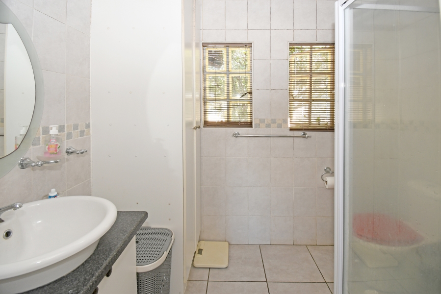 4 Bedroom Property for Sale in Bloubosrand Gauteng