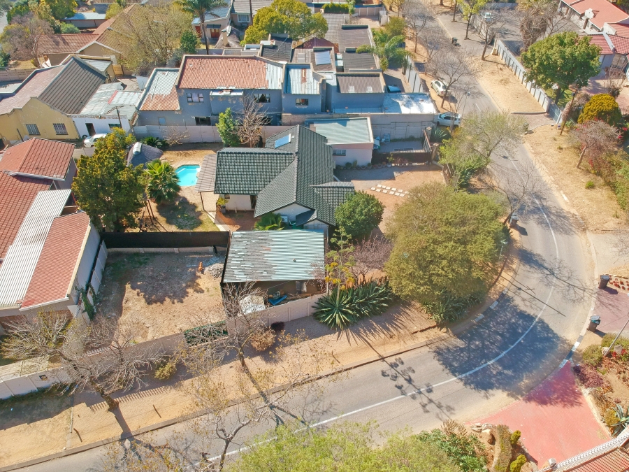 4 Bedroom Property for Sale in Bloubosrand Gauteng