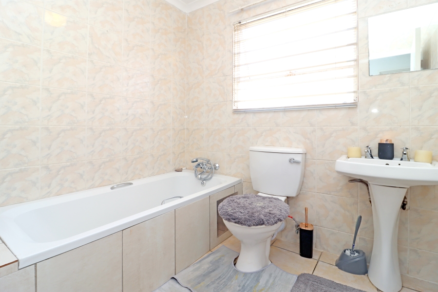 3 Bedroom Property for Sale in Weltevreden Park Gauteng