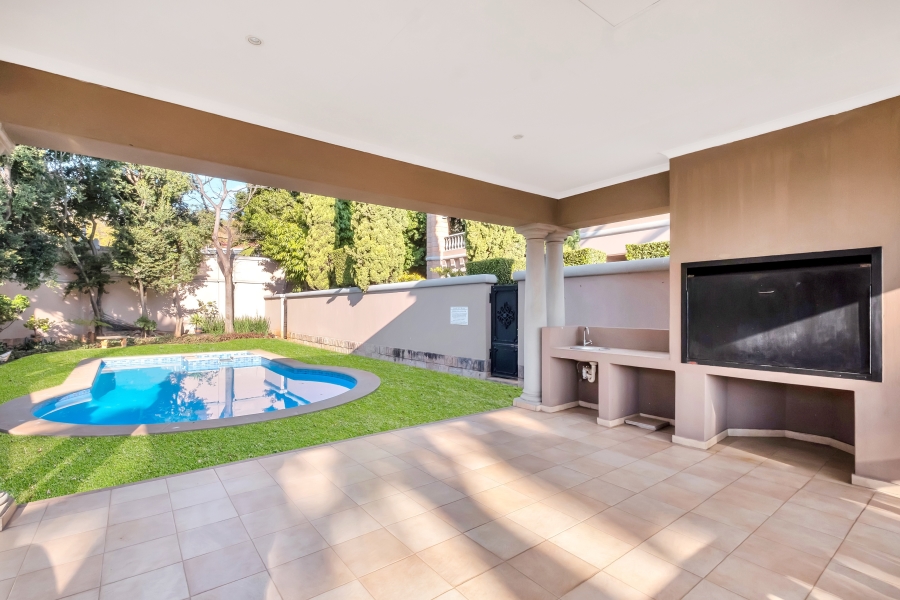 2 Bedroom Property for Sale in Dunkeld West Gauteng