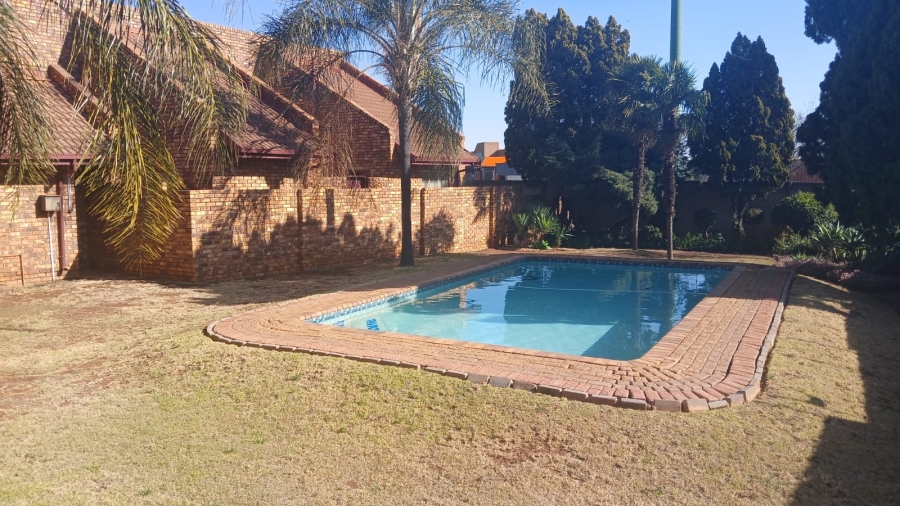 2 Bedroom Property for Sale in Wierda Park Gauteng