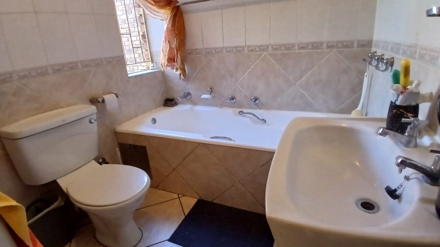 2 Bedroom Property for Sale in Wierda Park Gauteng