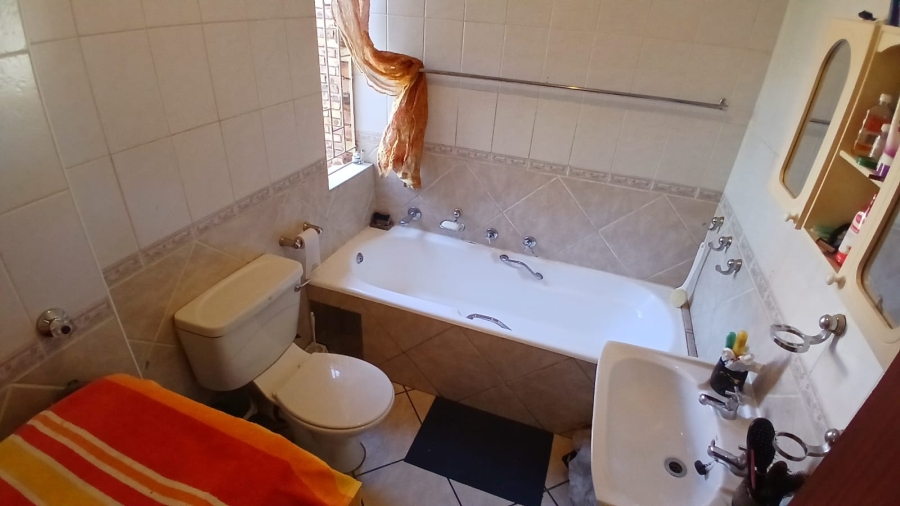 2 Bedroom Property for Sale in Wierda Park Gauteng