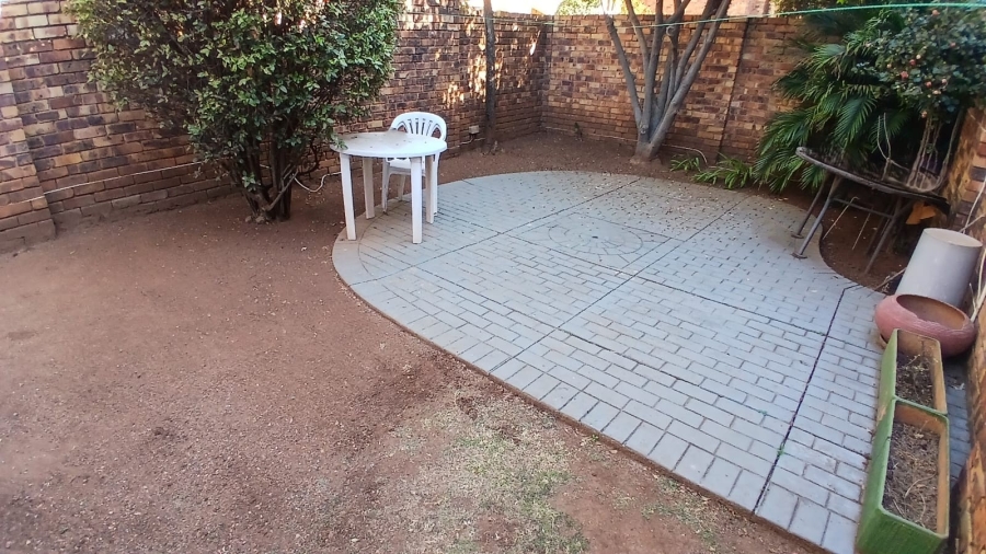 2 Bedroom Property for Sale in Wierda Park Gauteng
