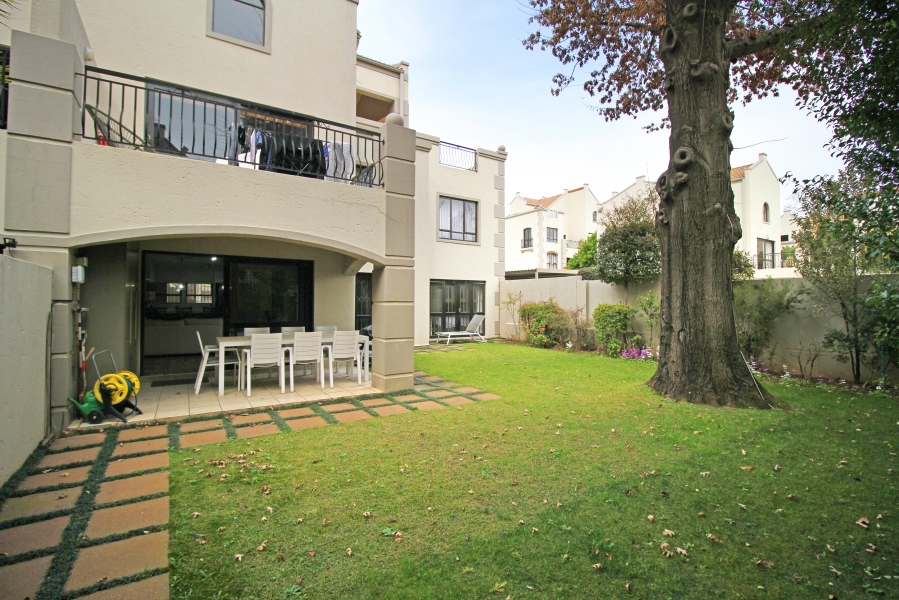 2 Bedroom Property for Sale in Waverley Gauteng