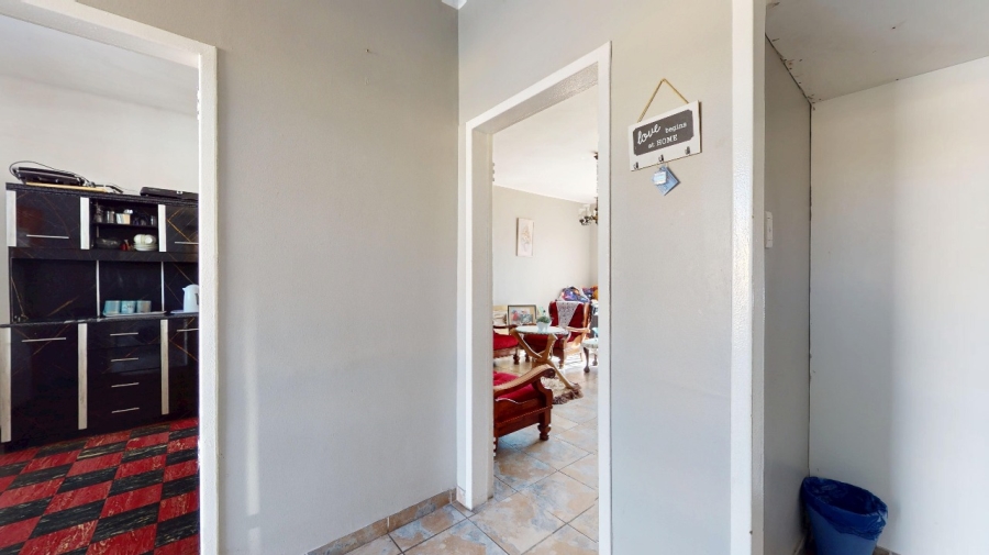 To Let 1 Bedroom Property for Rent in Lambton Gauteng