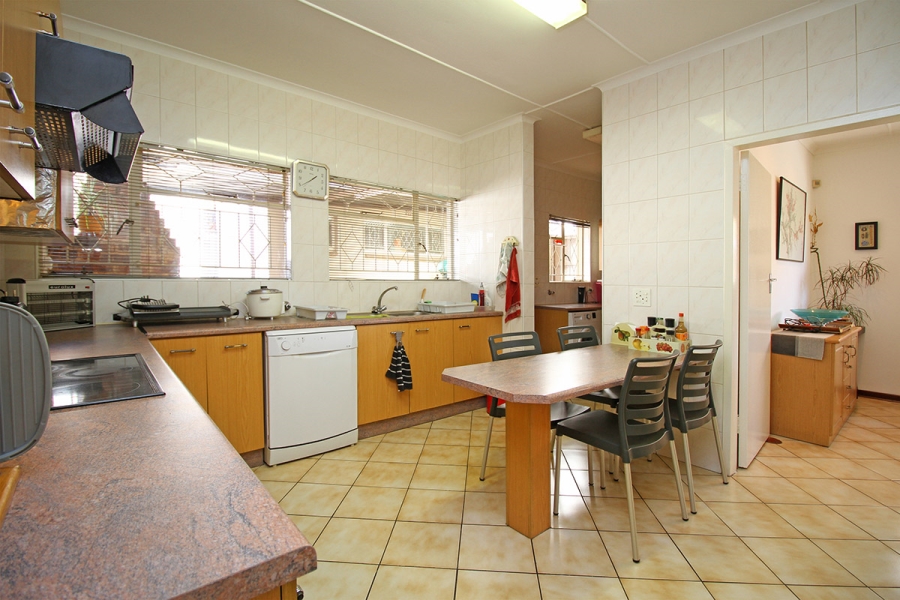 6 Bedroom Property for Sale in Kensington Gauteng
