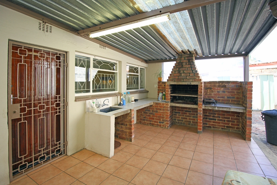 6 Bedroom Property for Sale in Kensington Gauteng