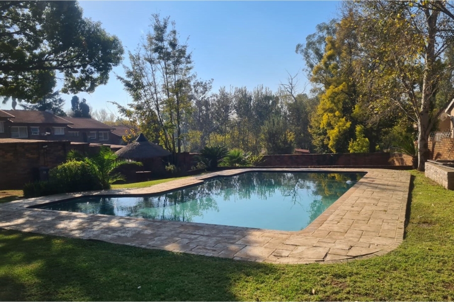 To Let 2 Bedroom Property for Rent in Buccleuch Gauteng
