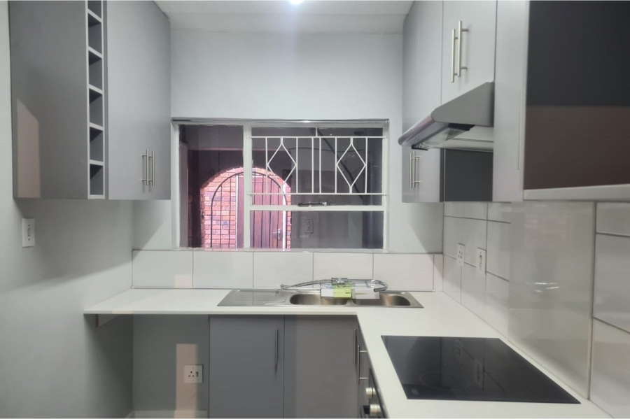 To Let 2 Bedroom Property for Rent in Buccleuch Gauteng
