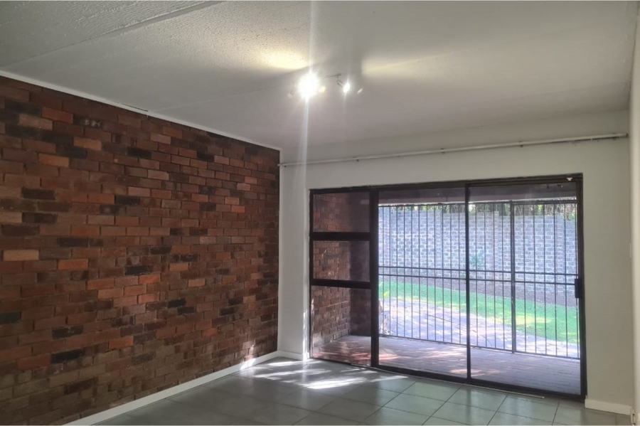 To Let 2 Bedroom Property for Rent in Buccleuch Gauteng