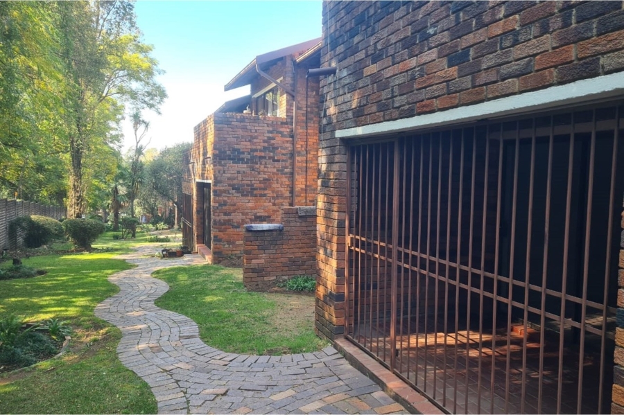 To Let 2 Bedroom Property for Rent in Buccleuch Gauteng