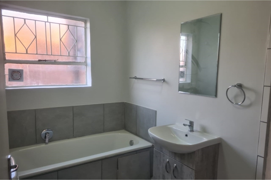 To Let 2 Bedroom Property for Rent in Buccleuch Gauteng