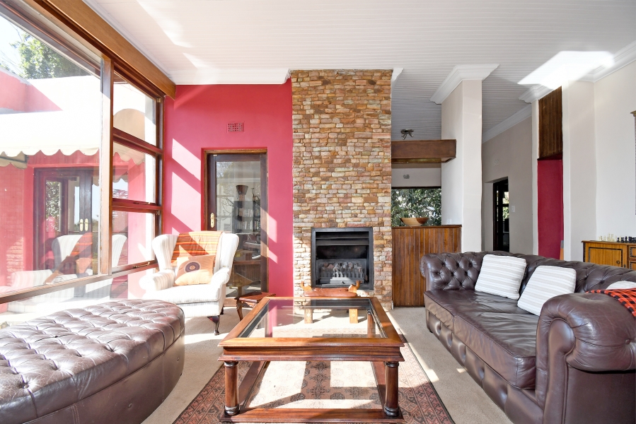 To Let 5 Bedroom Property for Rent in Valeriedene Gauteng