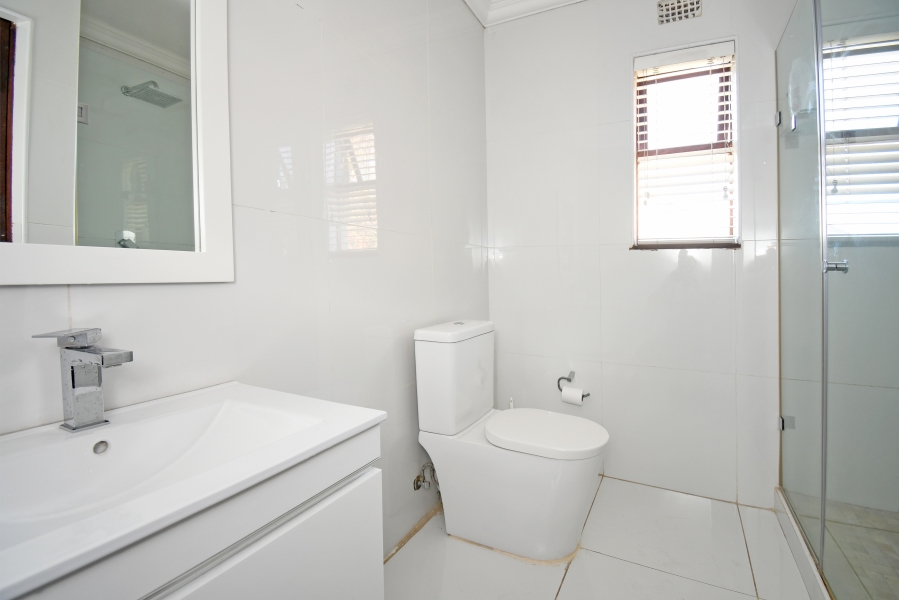 To Let 5 Bedroom Property for Rent in Valeriedene Gauteng