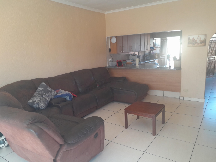 To Let 3 Bedroom Property for Rent in Randhart Gauteng