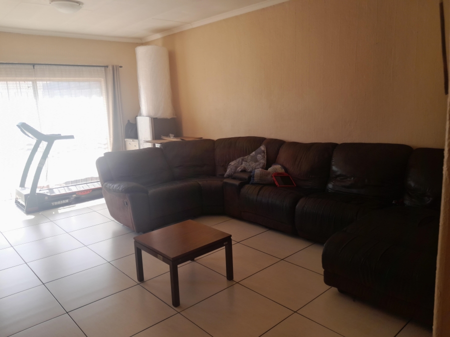 To Let 3 Bedroom Property for Rent in Randhart Gauteng