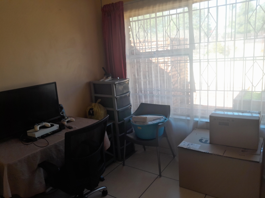 To Let 3 Bedroom Property for Rent in Randhart Gauteng