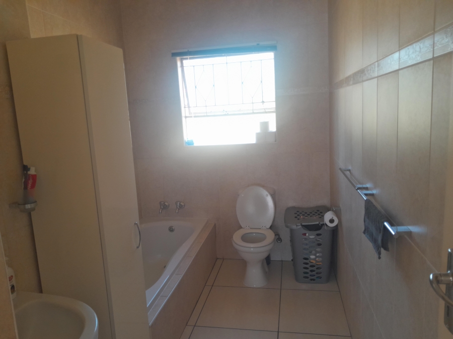 To Let 3 Bedroom Property for Rent in Randhart Gauteng
