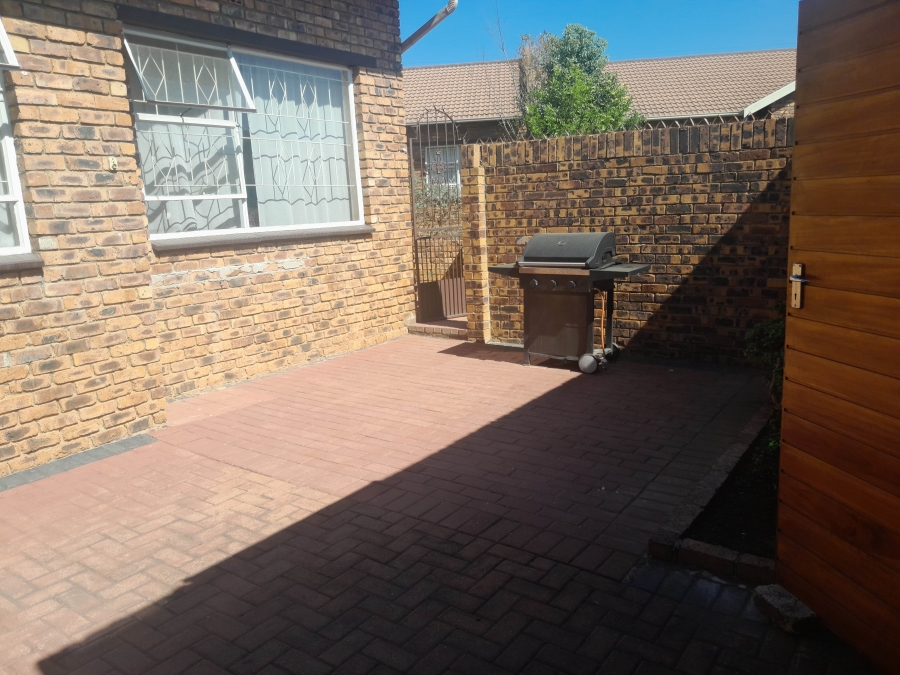 To Let 3 Bedroom Property for Rent in Randhart Gauteng