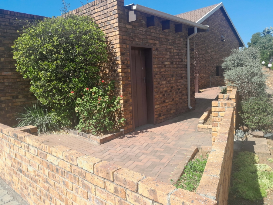 To Let 3 Bedroom Property for Rent in Randhart Gauteng