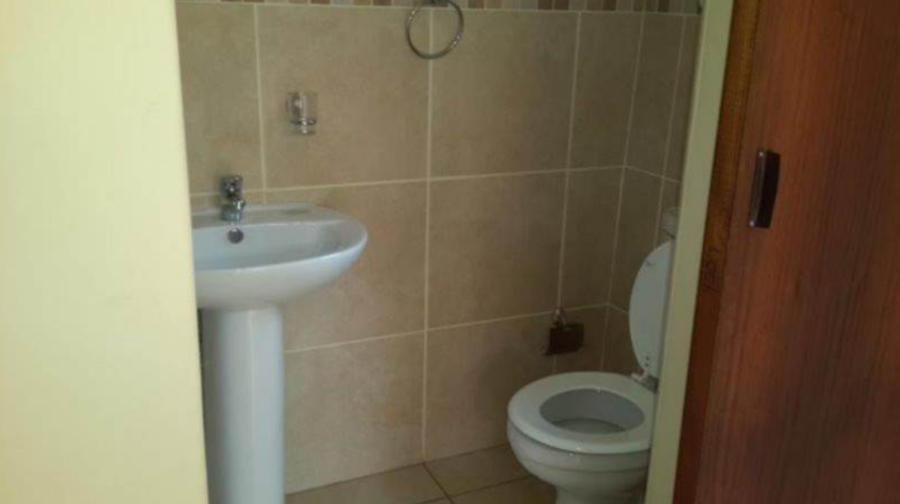 To Let 2 Bedroom Property for Rent in Kenleaf Gauteng