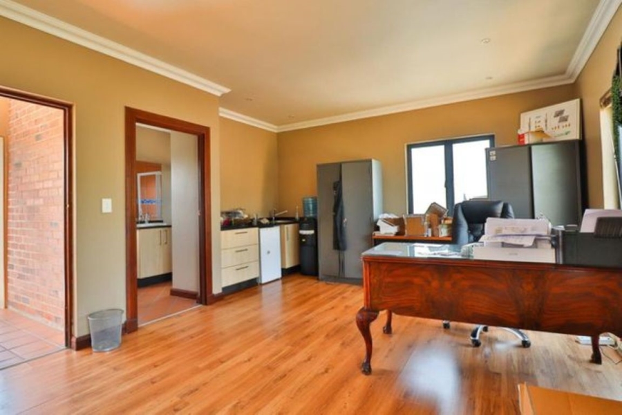 6 Bedroom Property for Sale in Midlands Estate Gauteng