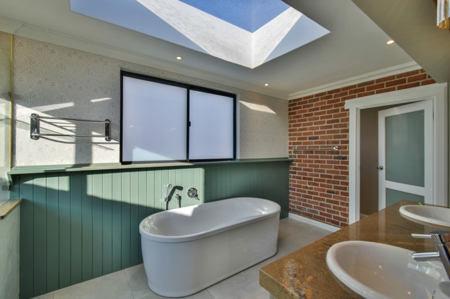 6 Bedroom Property for Sale in Midlands Estate Gauteng