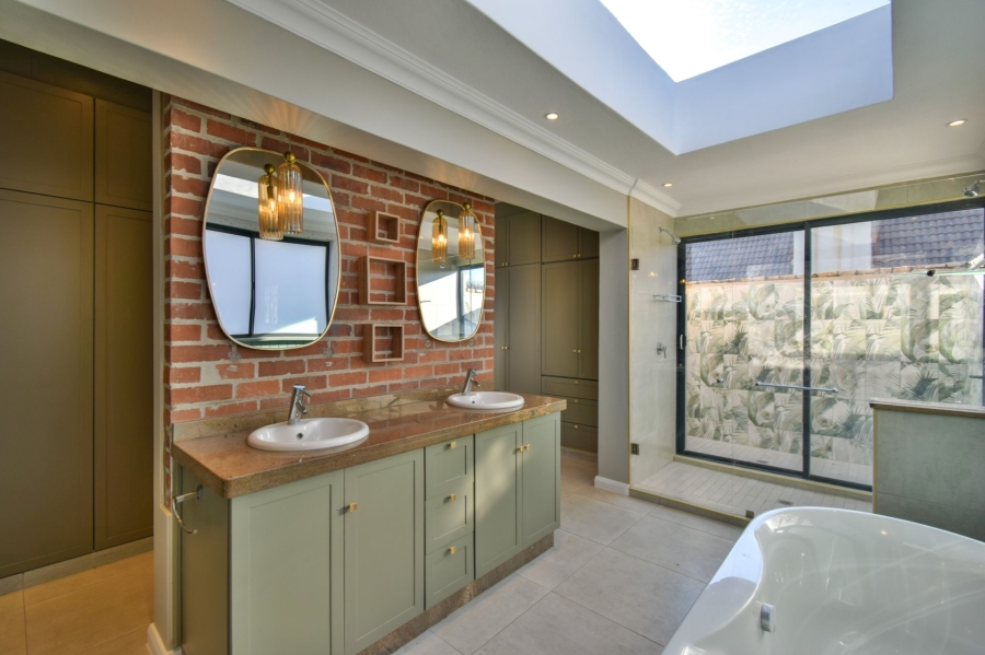 6 Bedroom Property for Sale in Midlands Estate Gauteng