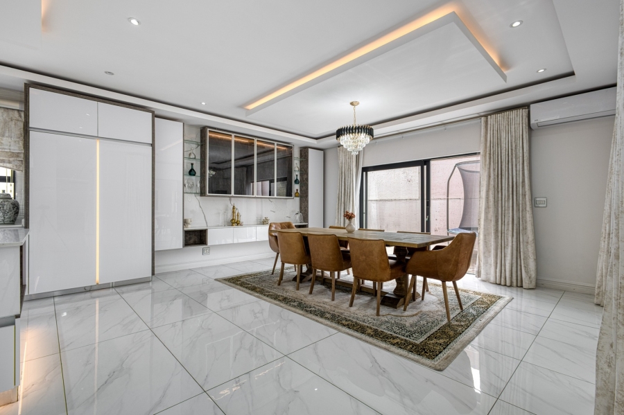 5 Bedroom Property for Sale in Cedar Creek Gauteng