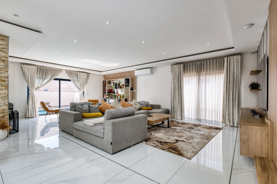 5 Bedroom Property for Sale in Cedar Creek Gauteng