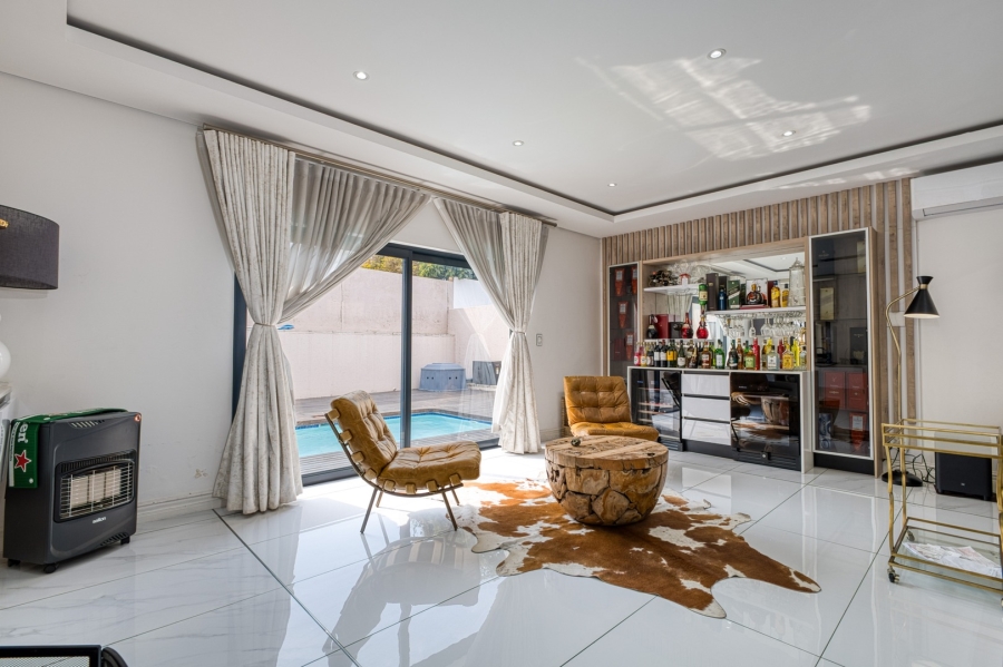 5 Bedroom Property for Sale in Cedar Creek Gauteng