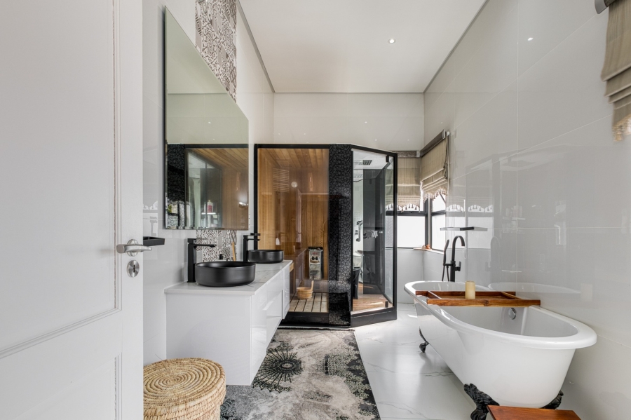 5 Bedroom Property for Sale in Cedar Creek Gauteng