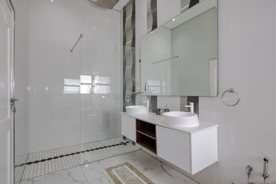 5 Bedroom Property for Sale in Cedar Creek Gauteng