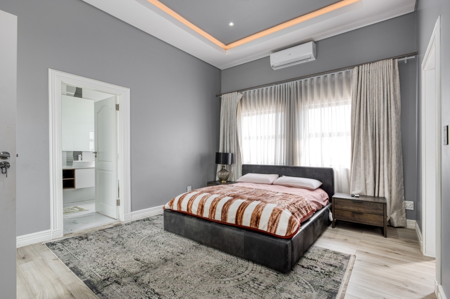 5 Bedroom Property for Sale in Cedar Creek Gauteng