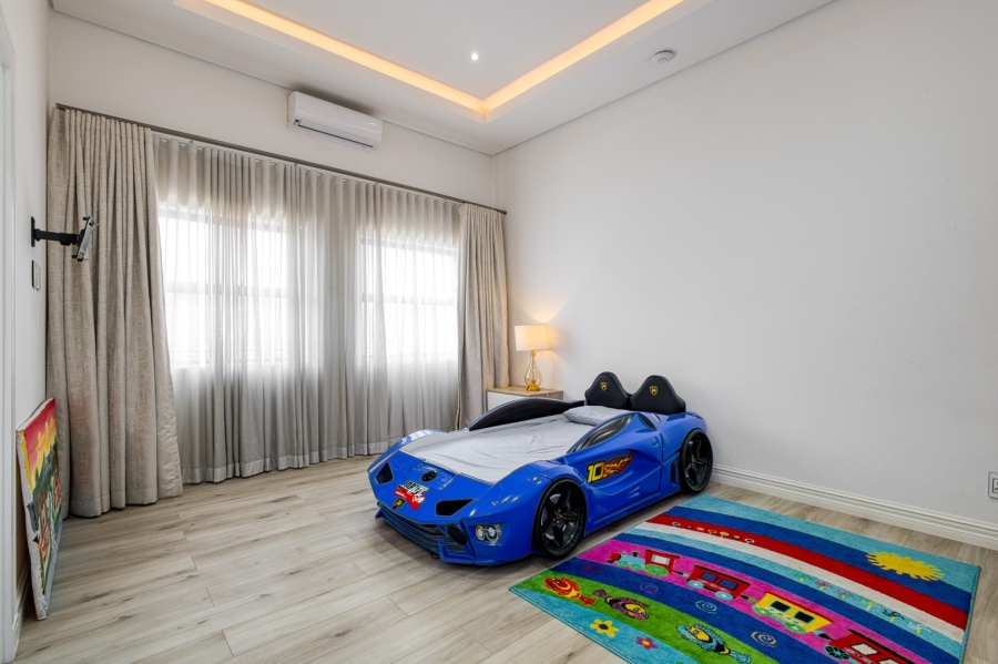 5 Bedroom Property for Sale in Cedar Creek Gauteng