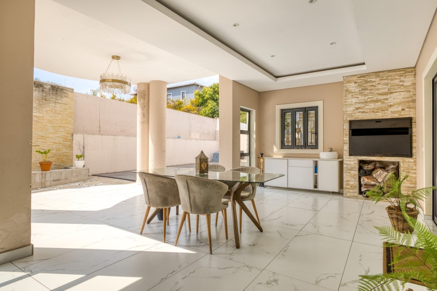5 Bedroom Property for Sale in Cedar Creek Gauteng