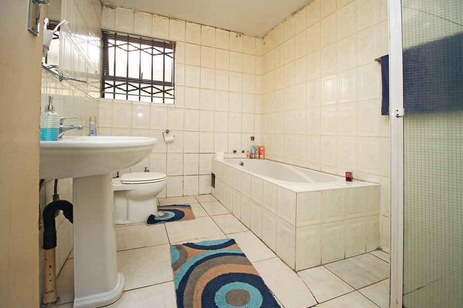 4 Bedroom Property for Sale in Cyrildene Gauteng
