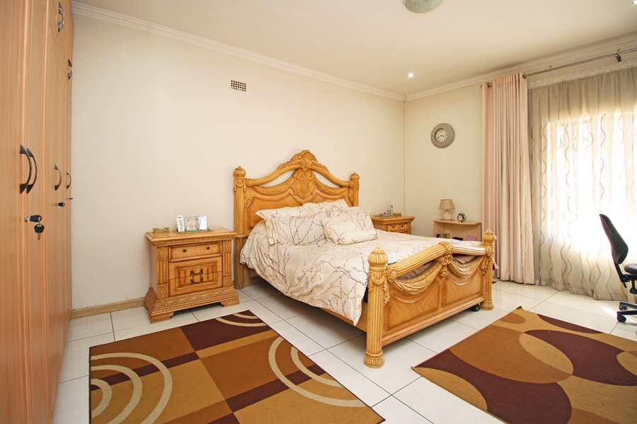 4 Bedroom Property for Sale in Cyrildene Gauteng